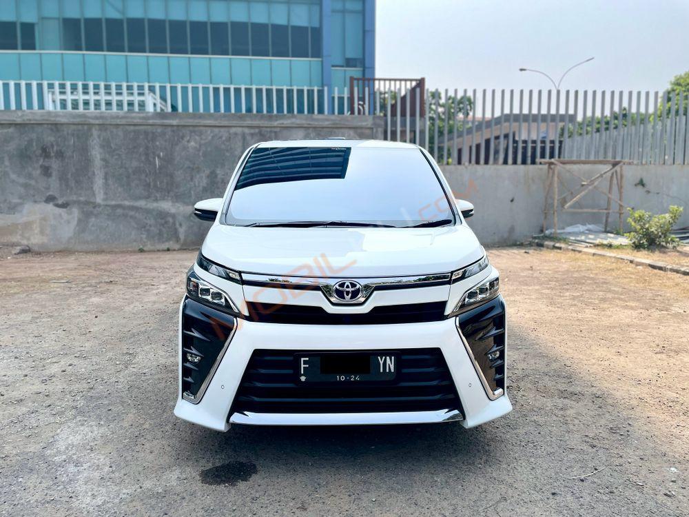Mobil Toyota Voxy 2019