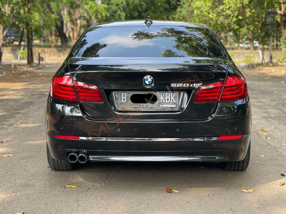 Mobil BMW 5 Series 2013