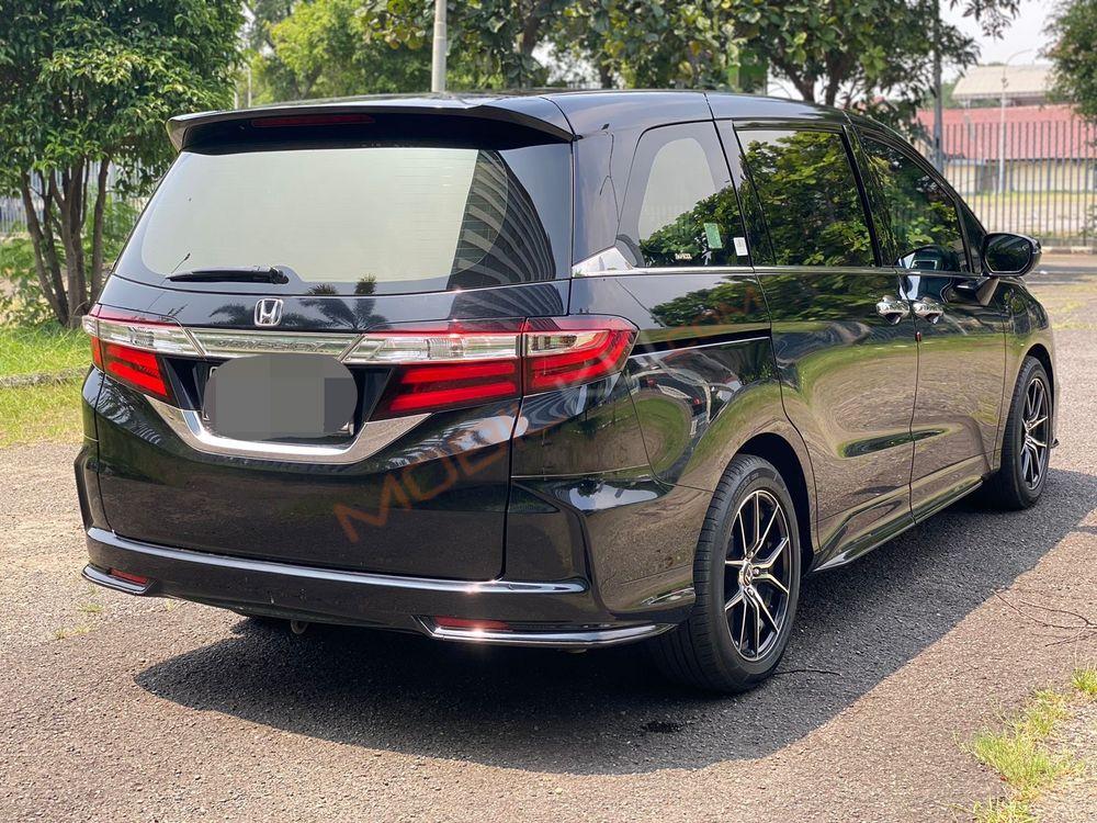 Mobil Honda Odyssey 2016