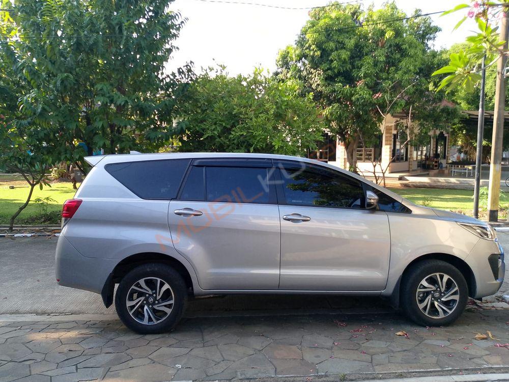 Mobil Toyota Kijang Innova 2024