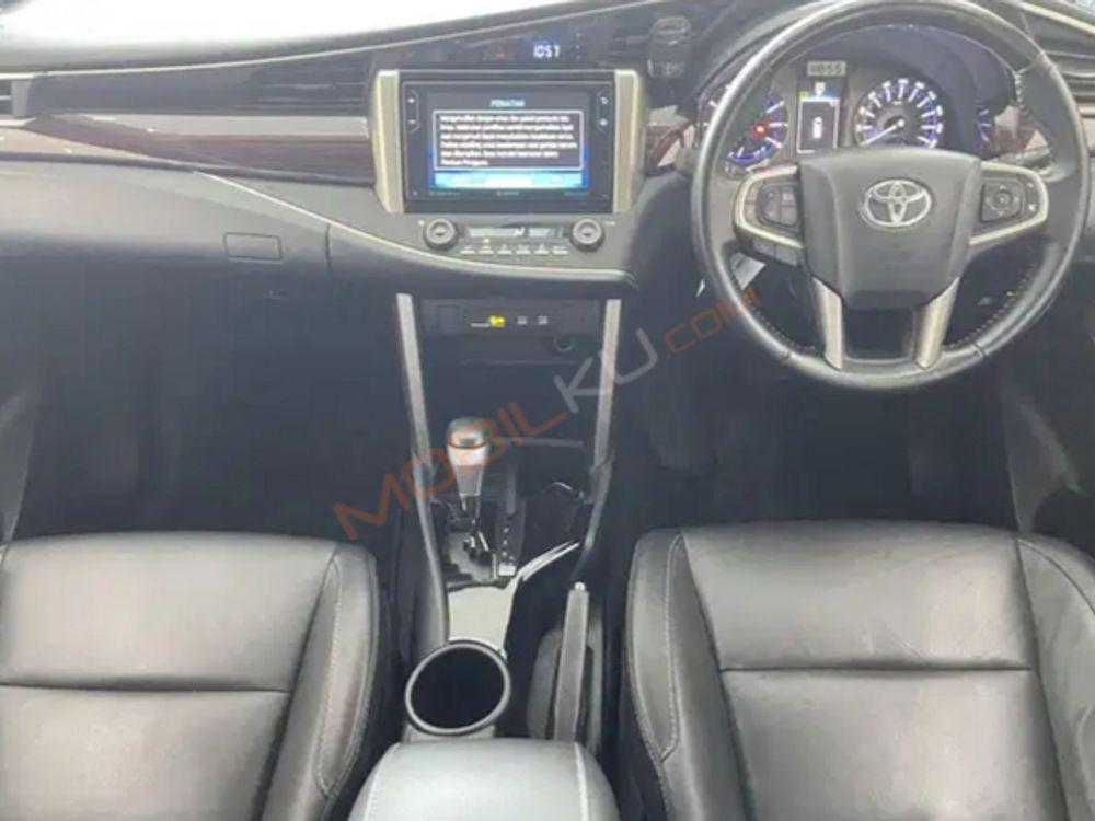 Mobil Toyota Kijang Innova 2018