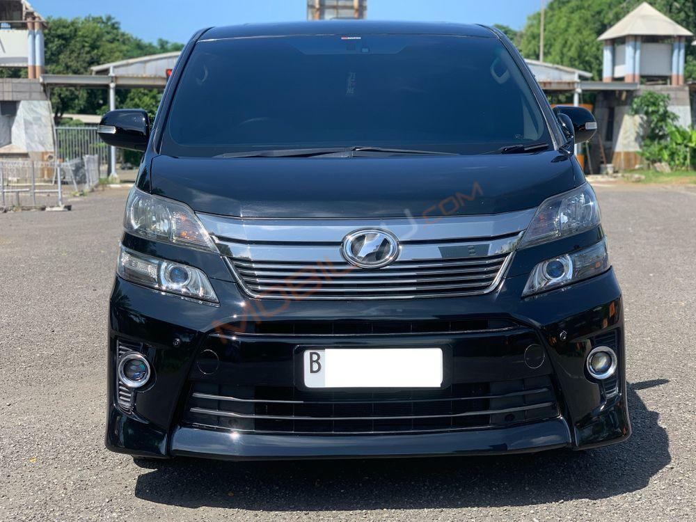 Mobil Toyota Vellfire 2013
