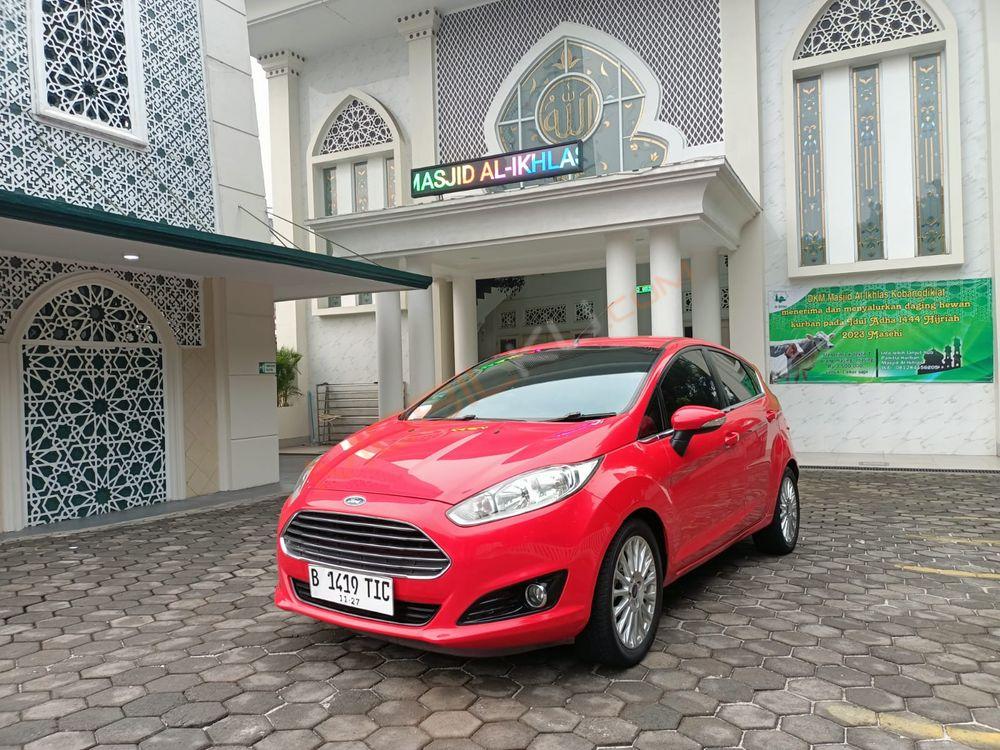 Mobil Ford Fiesta 2014