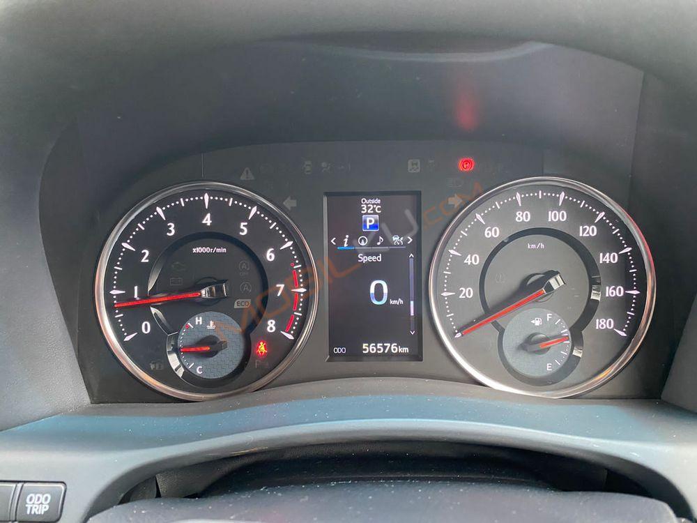 Mobil Toyota Vellfire 2015