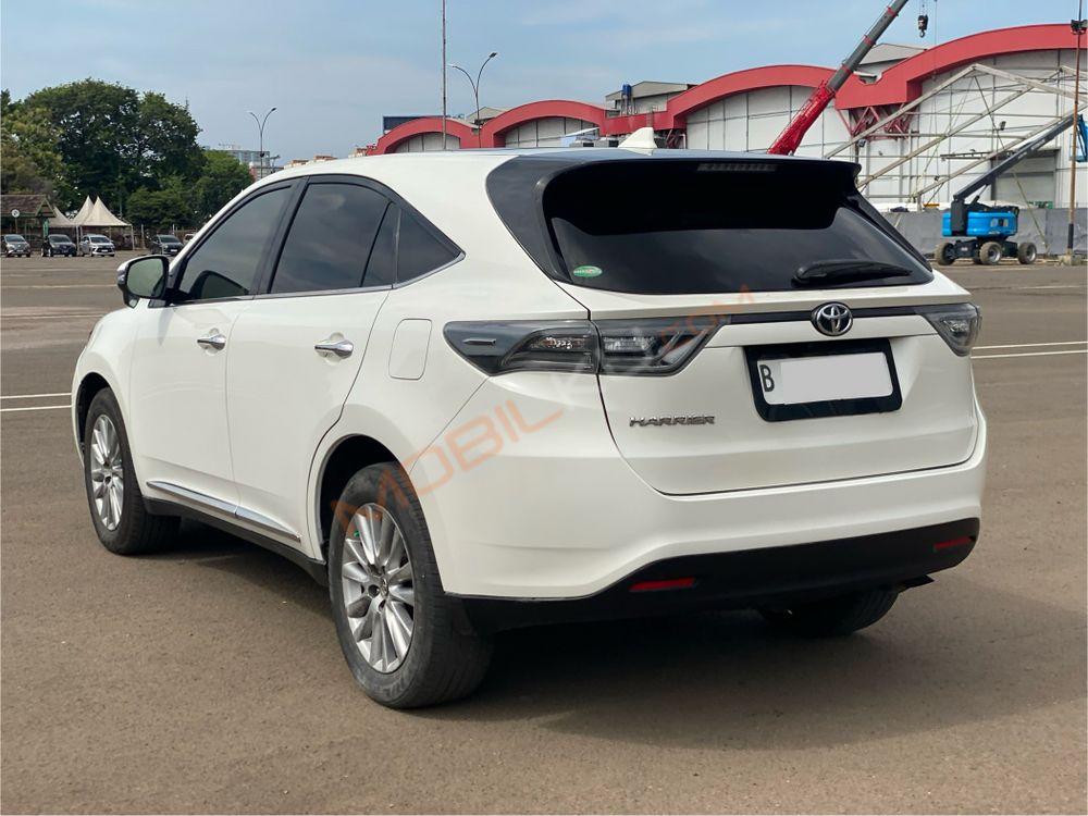 Mobil Toyota Harrier 2015
