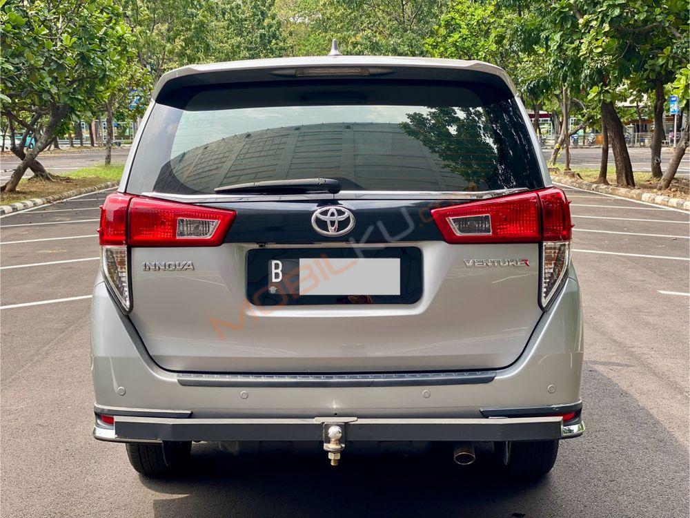 Mobil Toyota Kijang Innova 2016