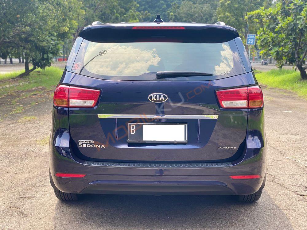 Mobil Kia Sedona 2017