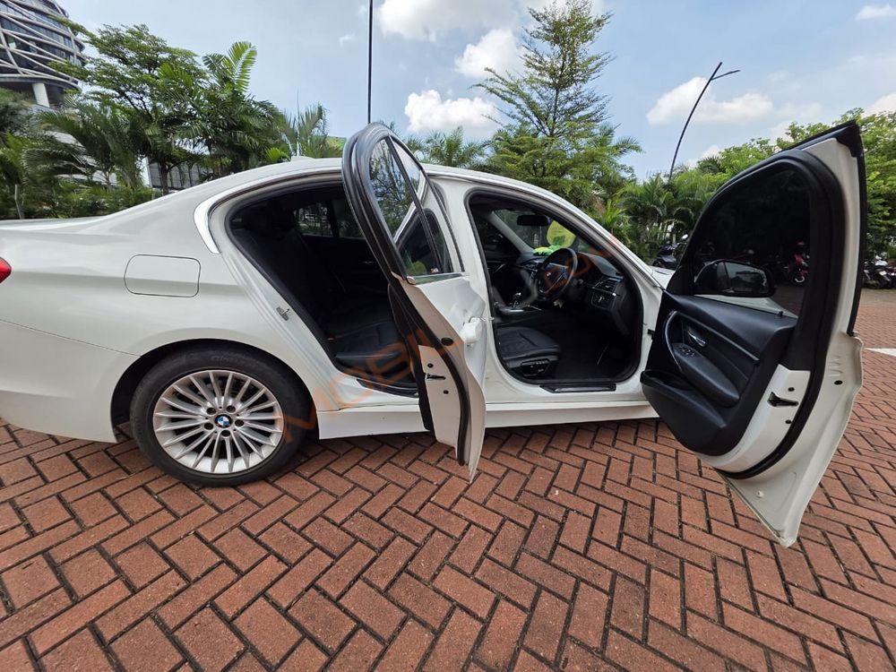 Mobil BMW 3 Series 2014