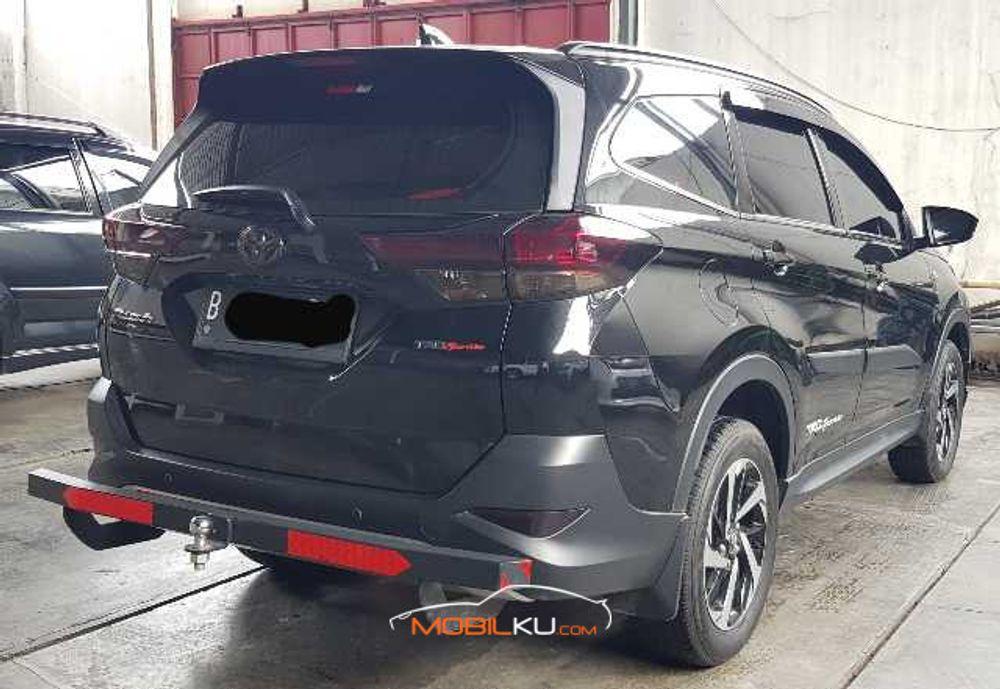 Mobil Toyota Rush 2020
