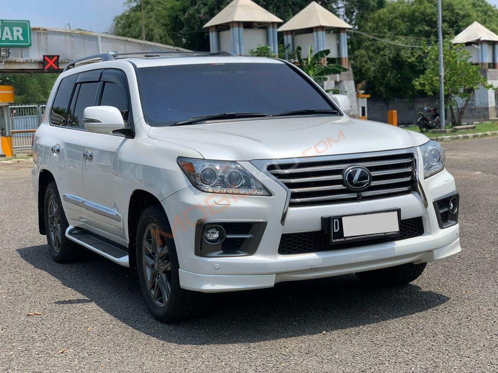 Mobil Lexus LX 2014