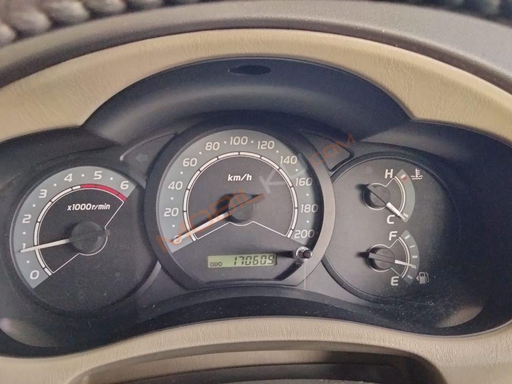 Mobil Toyota Kijang Innova 2010