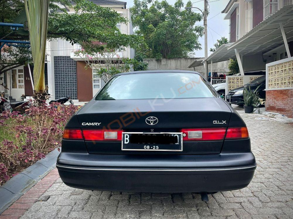 Mobil Toyota Camry 2000