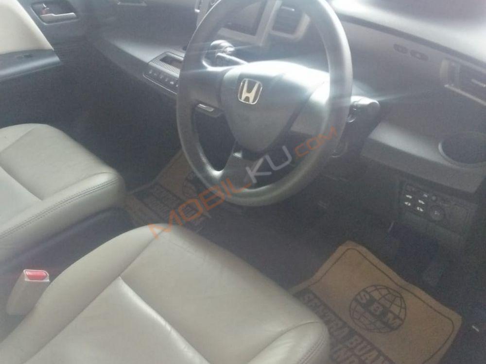 Mobil Honda Freed 2012