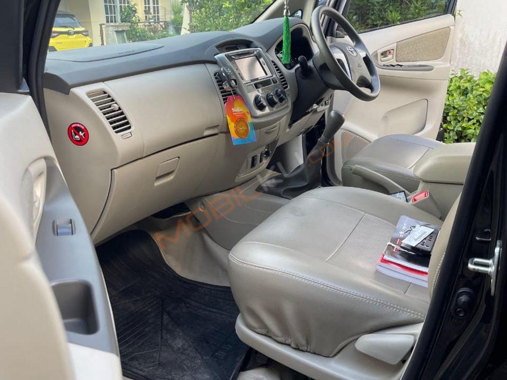 Mobil Toyota Kijang Innova 2014