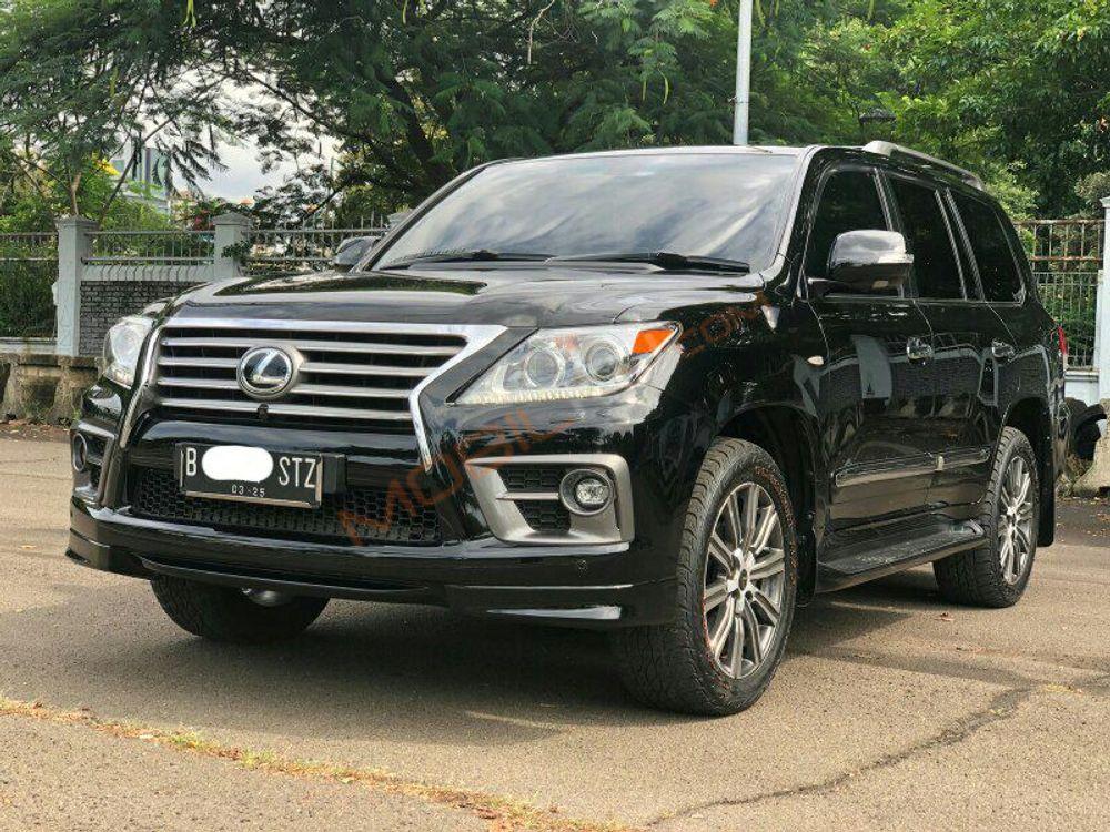 Mobil Lexus LX 2010