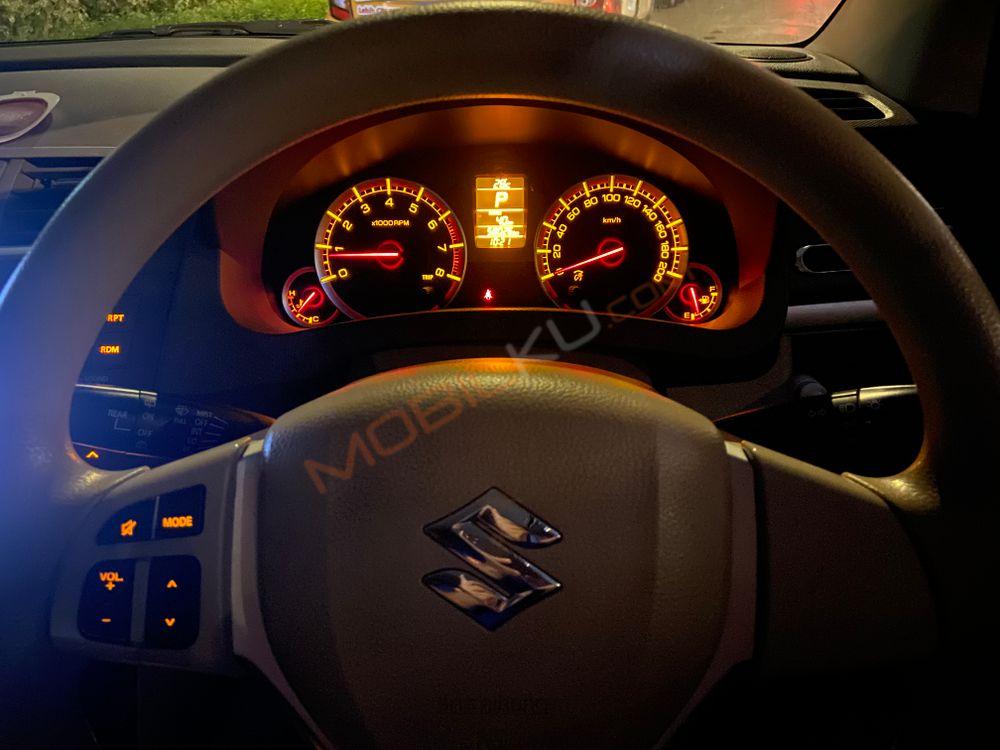 Mobil Suzuki Ertiga 2013