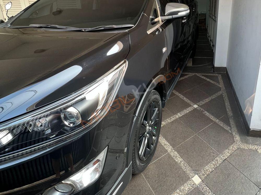 Mobil Toyota Kijang Innova 2017