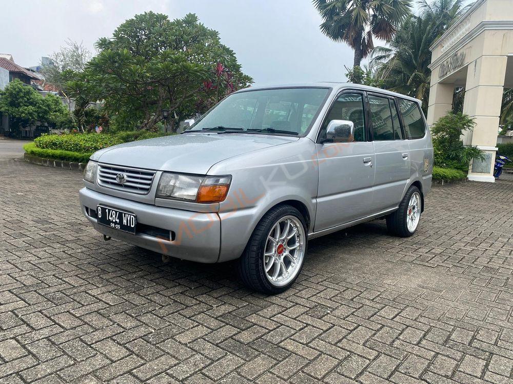 Mobil Toyota Kijang 1998