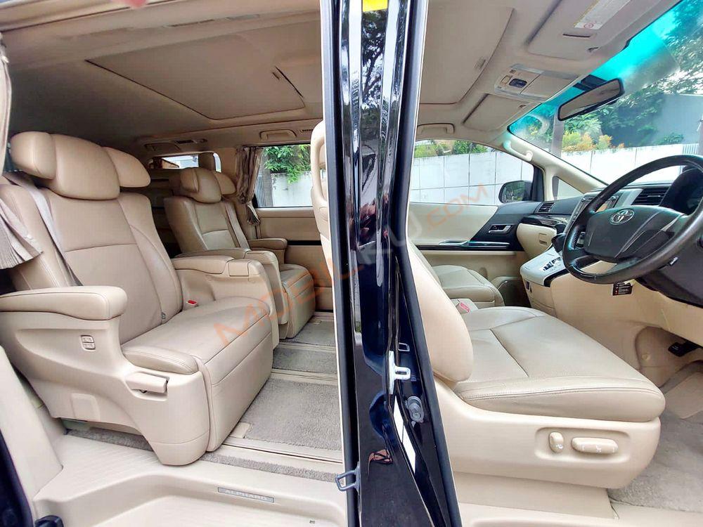 Mobil Toyota Alphard 2012