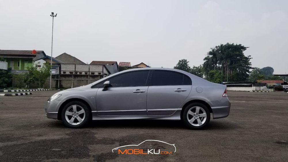 Mobil Honda Civic Sedan 2008