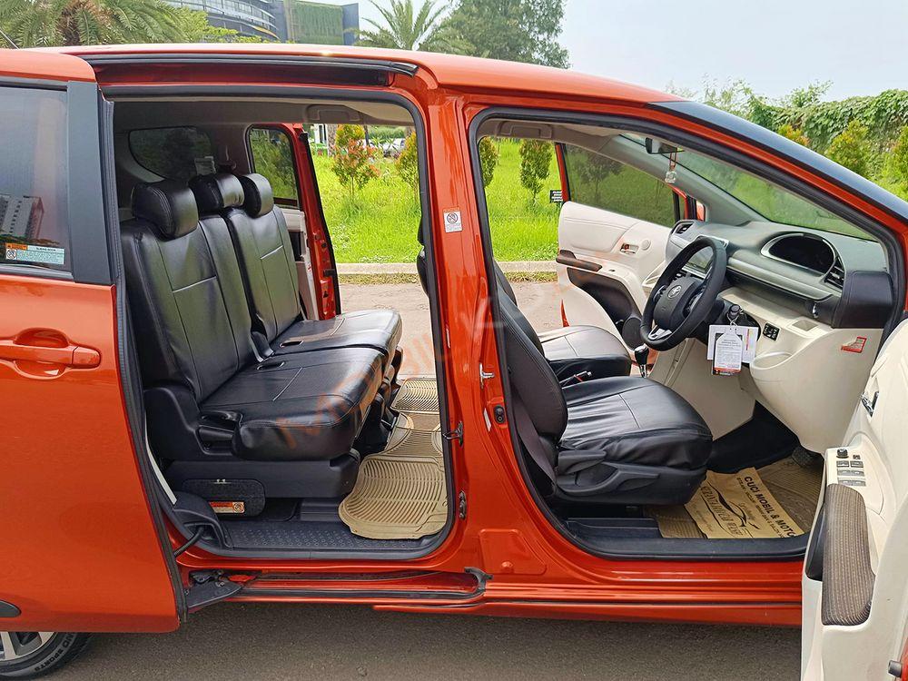 Mobil Toyota Sienta 2017