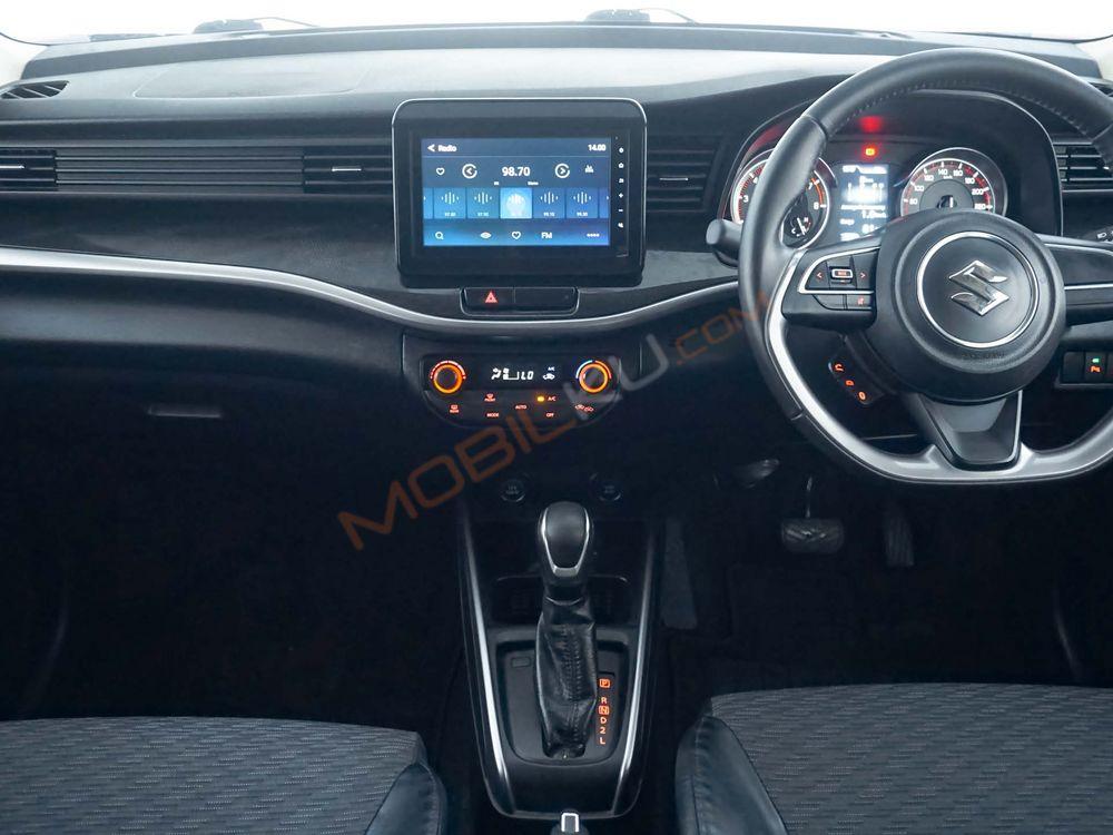 Mobil Suzuki XL7 2020