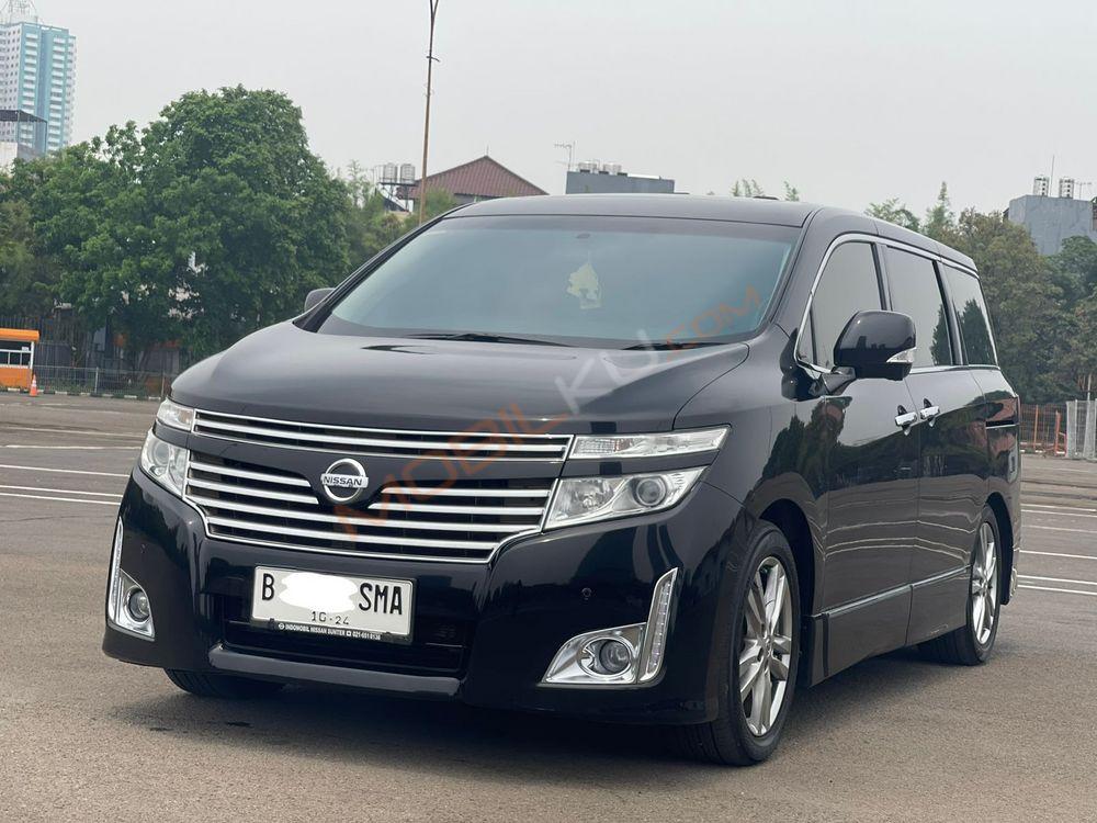 Mobil Nissan Elgrand 2013