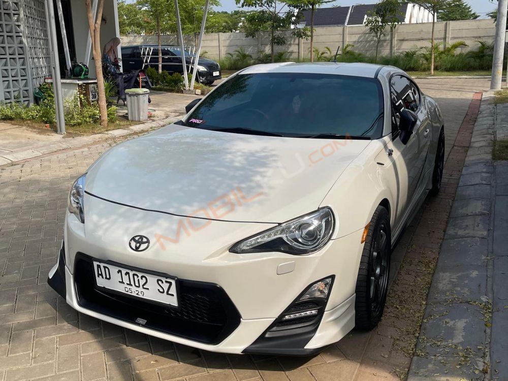 Mobil Toyota 86 2013