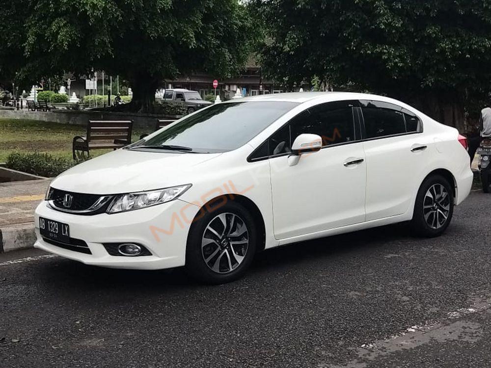 Mobil Honda Civic Sedan 2015