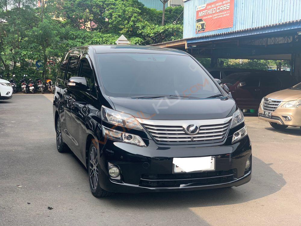 Mobil Toyota Vellfire 2010