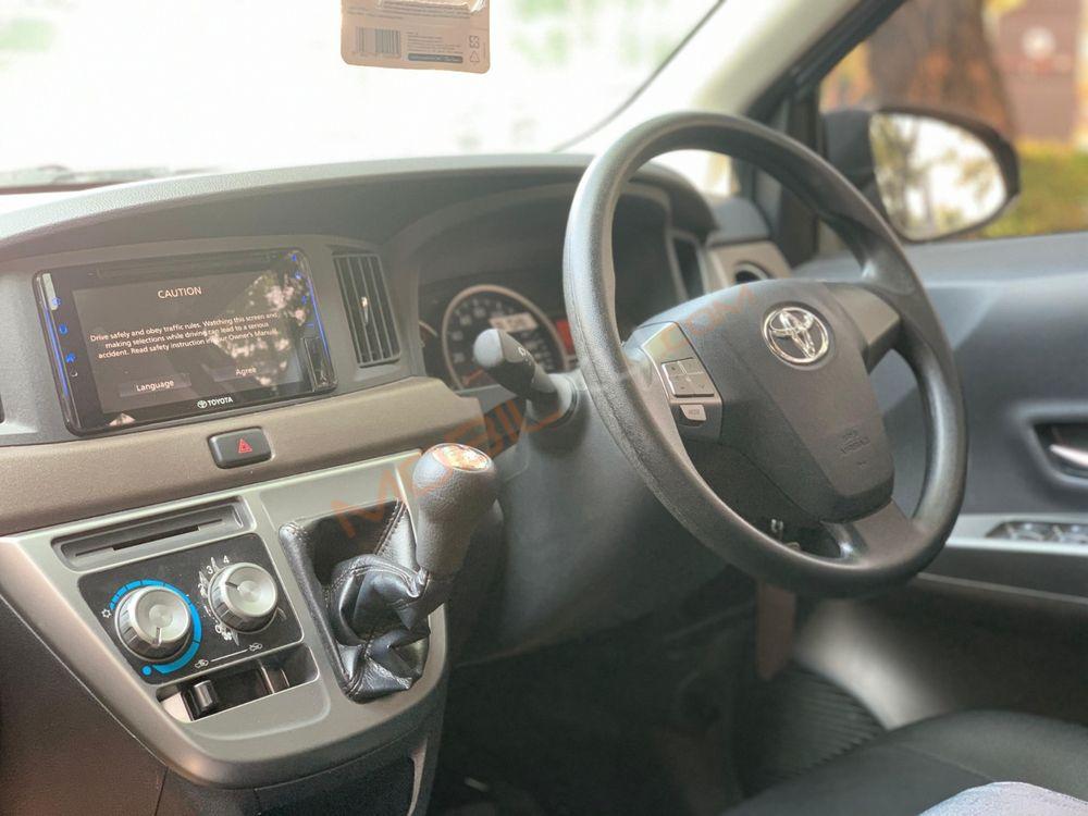 Mobil Toyota Calya 2019