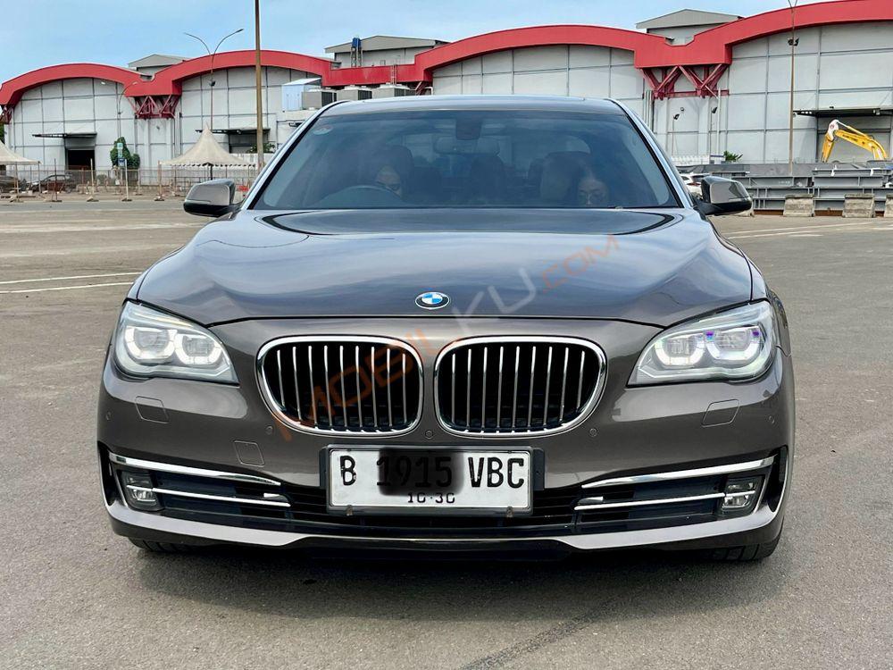 Mobil BMW 7 Series 2013