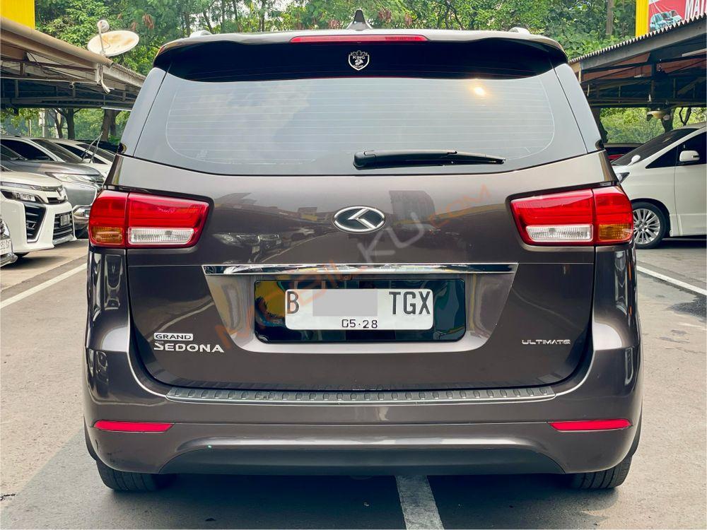 Mobil Kia Sedona 2017