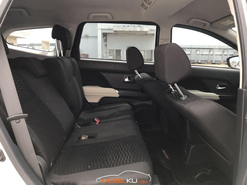 Mobil Toyota Rush 2019