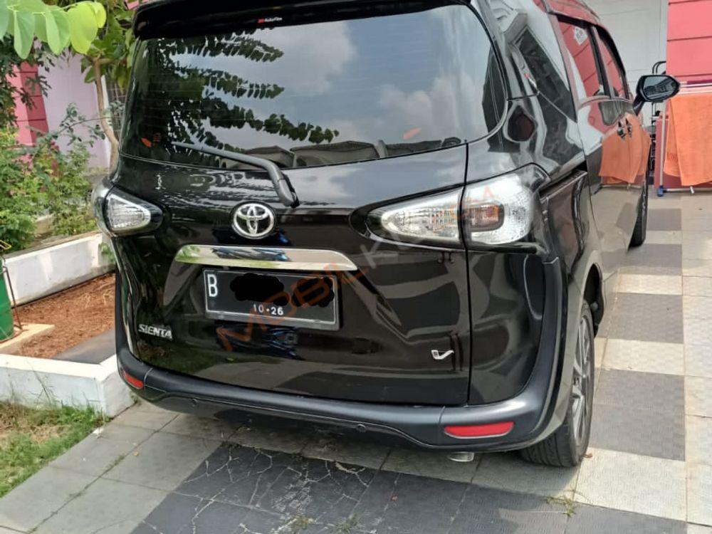 Mobil Toyota Sienta 2017