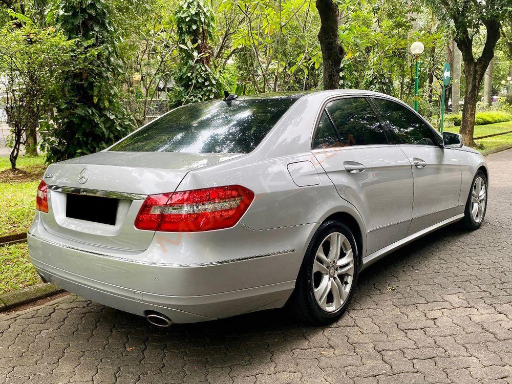 Mobil Mercedes-Benz E-Class 2011