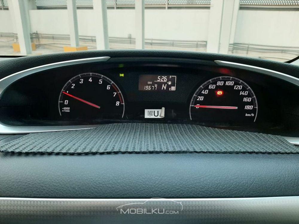 Mobil Toyota Sienta 2017