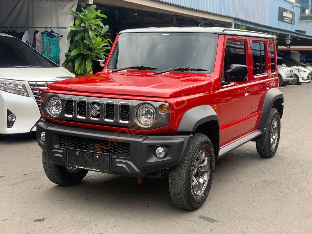 Mobil Suzuki Jimny 2023