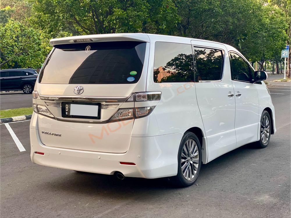 Mobil Toyota Vellfire 2015