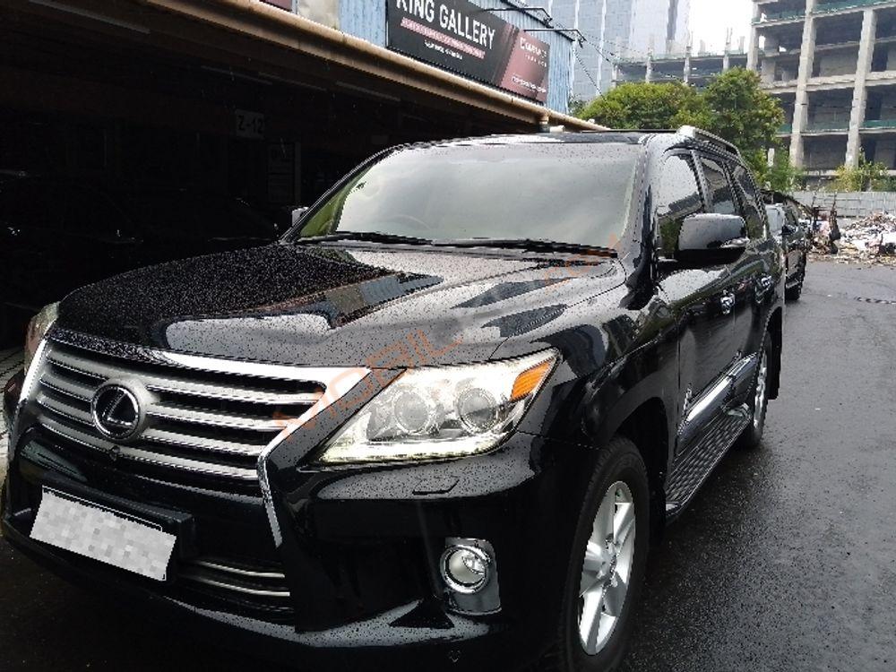 Mobil Lexus LX 2012