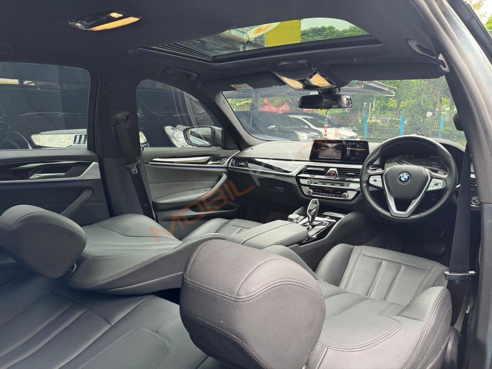 Mobil BMW 5 Series 2020
