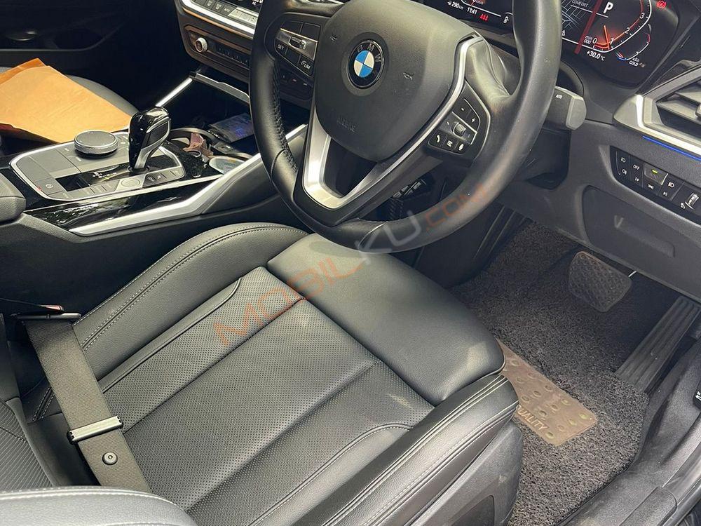 Mobil BMW 3 Series 2022