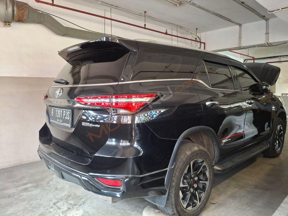 Mobil Toyota Fortuner 2021