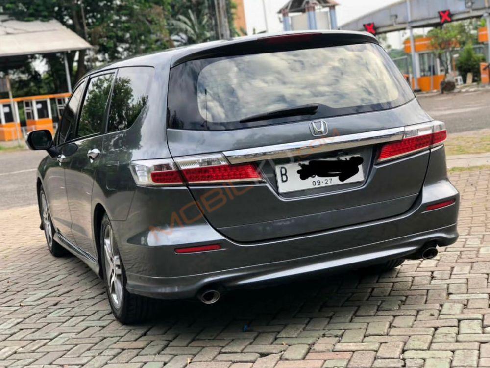 Mobil Honda Odyssey 2012
