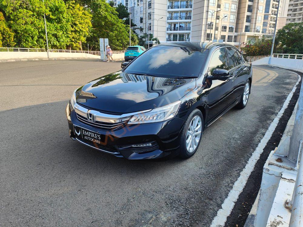 Mobil Honda Accord 2016