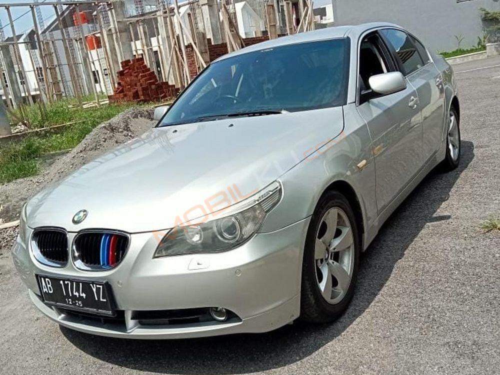Mobil BMW 5 Series 2004