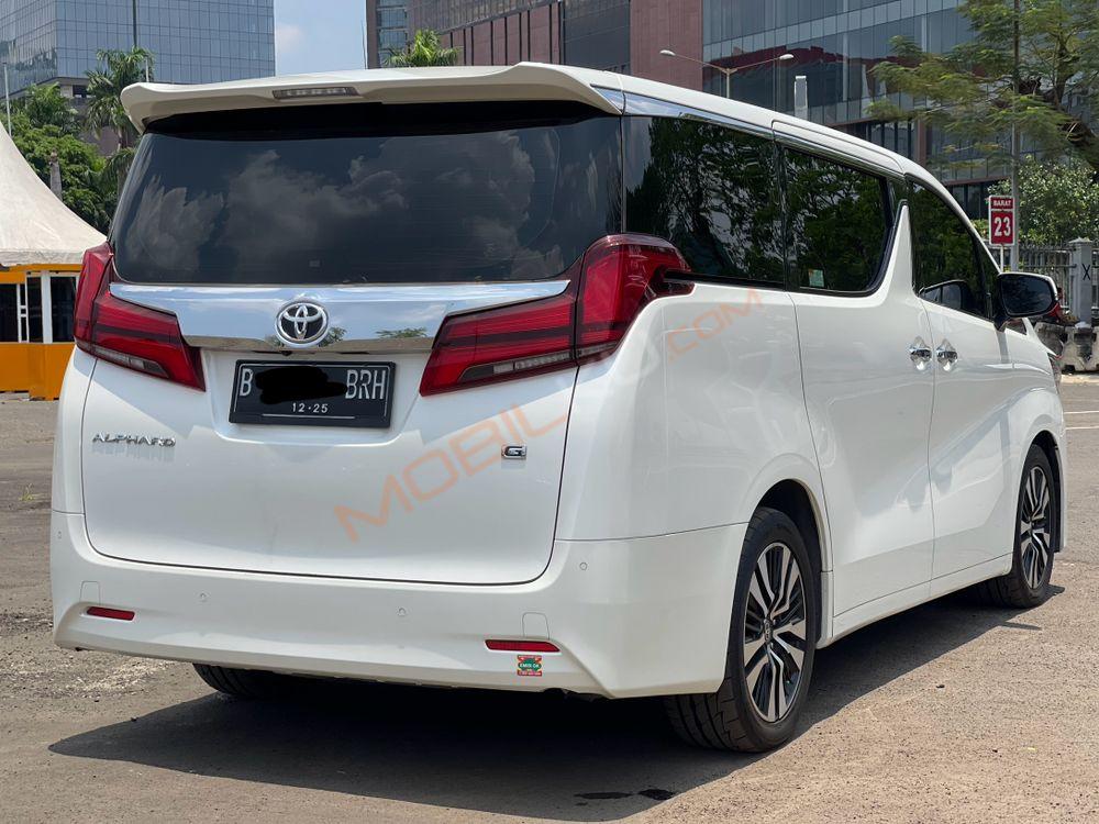 Mobil Toyota Alphard 2020