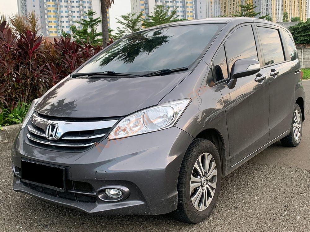Mobil Honda Freed 2013