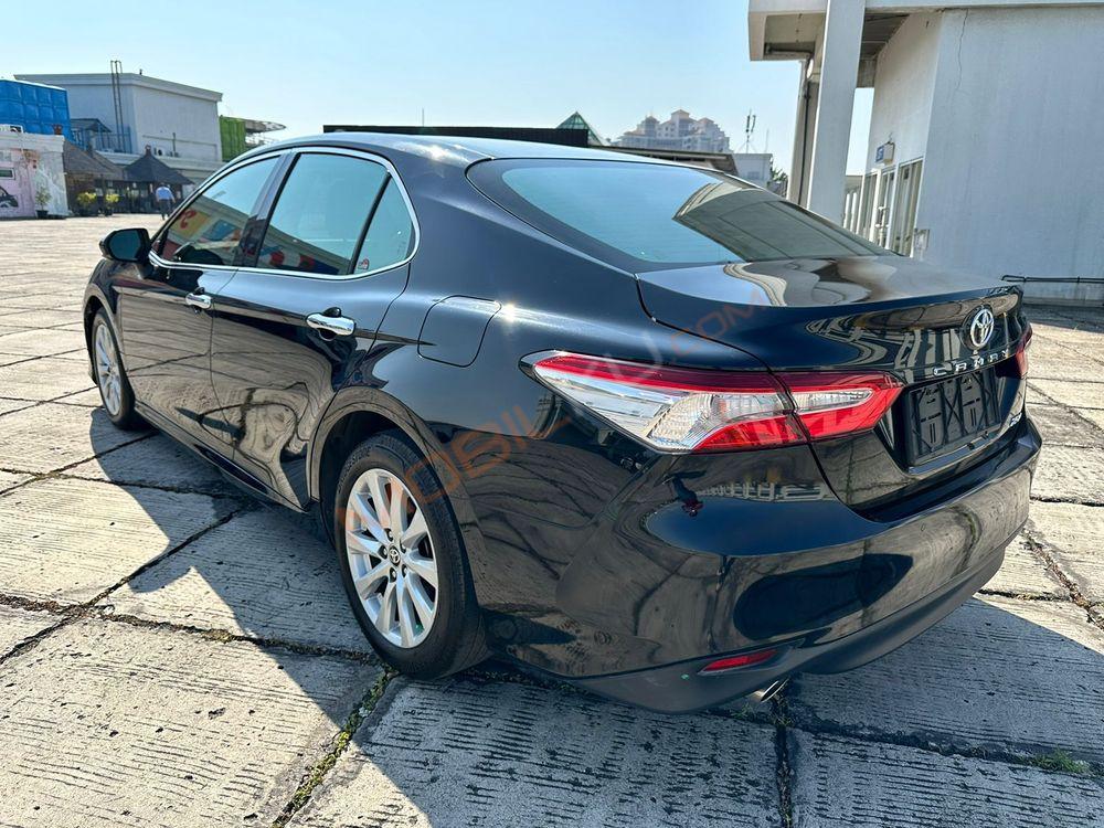 Mobil Toyota Camry 2020