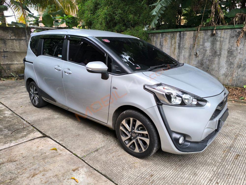 Mobil Toyota Sienta 2020